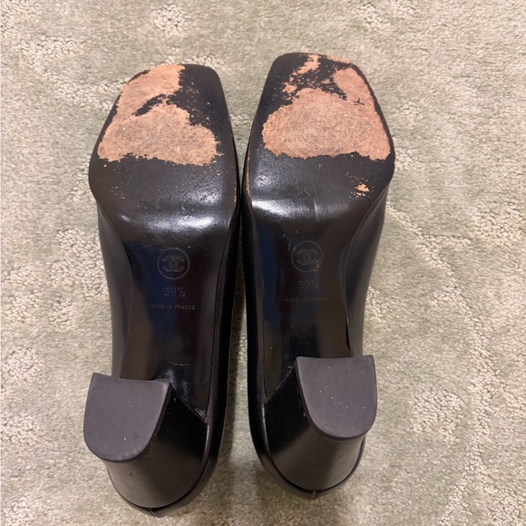 CHANEL Vintage Chanel Square Toe Block Heel Pumps (with gold CC logo) - Picture 4 of 4